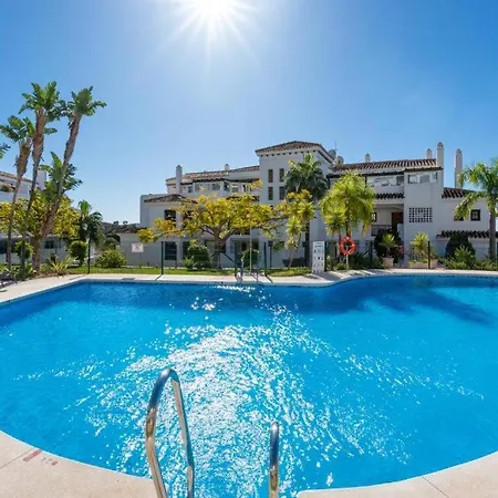 San Antonio - Ground Floor Spacious Garden With Pool Views Near Pueblo