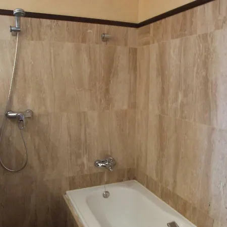 San Antonio - Ground Floor Spacious Garden With Pool Views Near Pueblo *